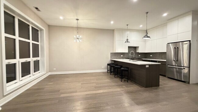 Foto del edificio - 2930 N Lincoln Ave