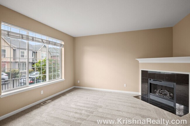 Foto del edificio - Charming Townhome In A Excellent Location!...