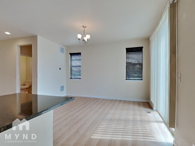 Foto del edificio - 8912 Red Bud St