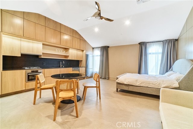 Foto del edificio - 1119 N Crestview Dr