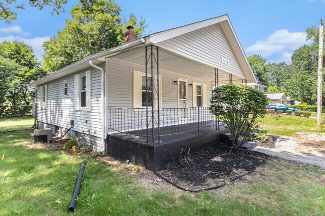 Building Photo - 1119 N Twyckenham Dr