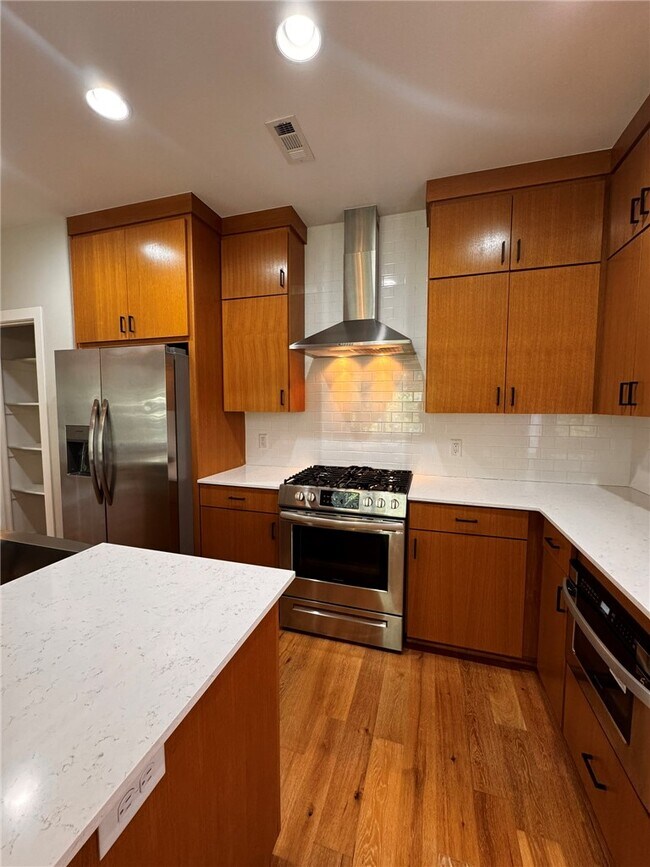 Foto del edificio - 2375 E Amherst Aly