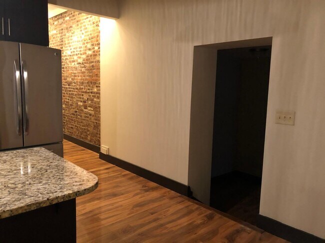 Building Photo - 101 W 2nd St