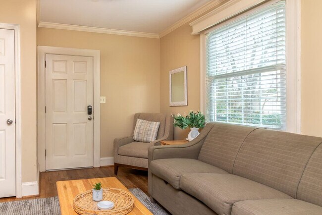 Foto del edificio - 1416 S Dixon Dr