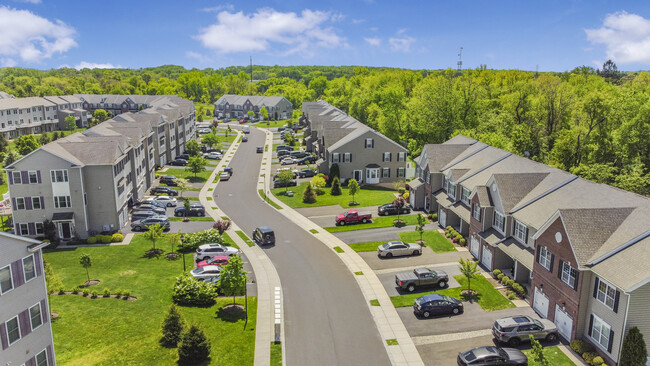 Building Photo - 120 Saddlebrook Dr