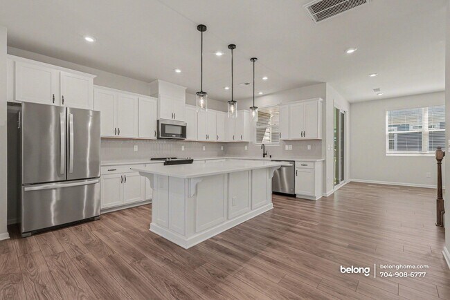 Building Photo - 416 Burr St