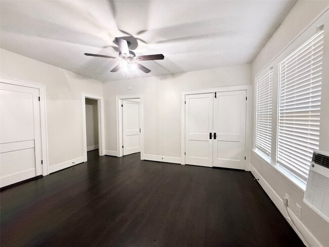 Building Photo - 1126 Berthea St