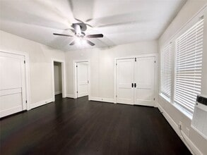 Building Photo - 1126 Berthea St