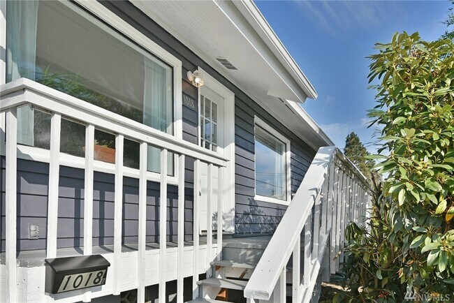 Building Photo - 1018 Callahan Dr