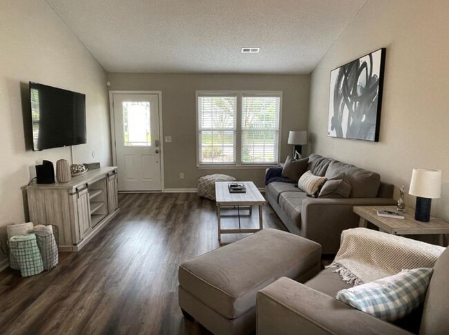 Building Photo - FURNISHED MONTHLY RENTAL-AVAILABLE MAY-JUN...