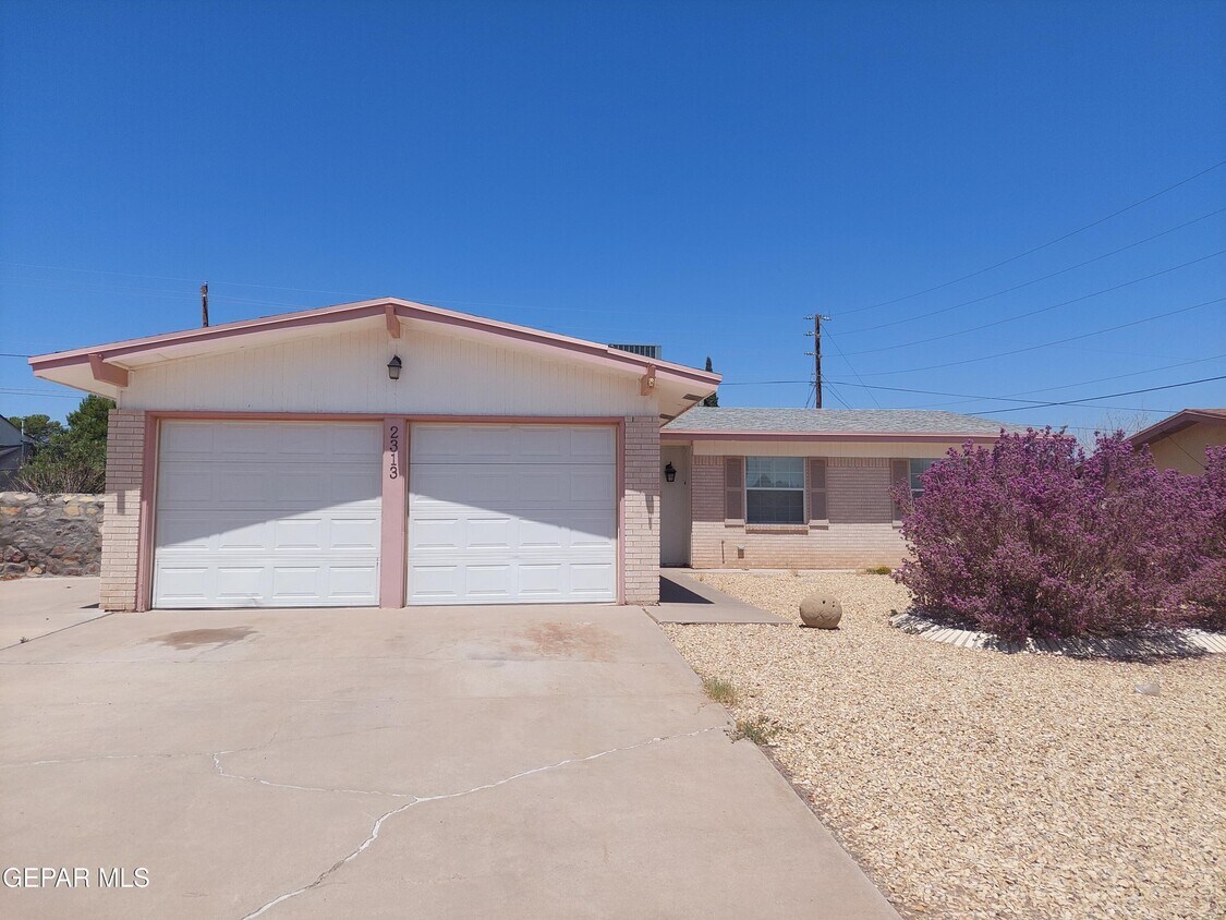 Foto principal - 2313 Escarpa Dr