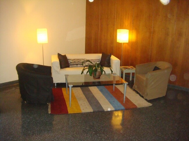 Lobby - 415 E Cedar Ave