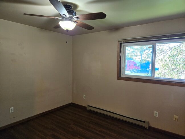 Building Photo - 401 Moasis Dr