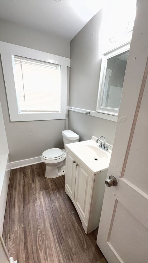 Foto principal - Very Cute Home in Hyde Park - $99 Move In Special