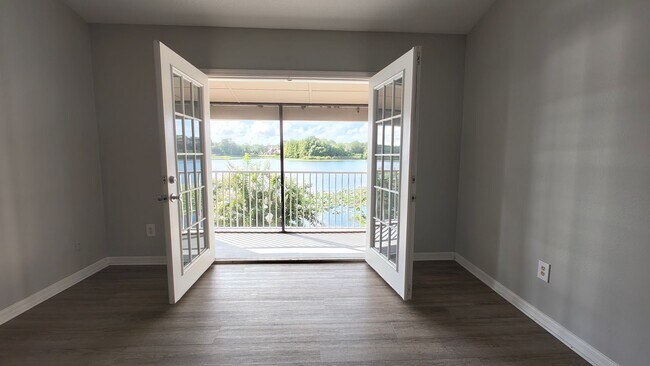 Building Photo - Lakefront Condo in Altamonte Springs