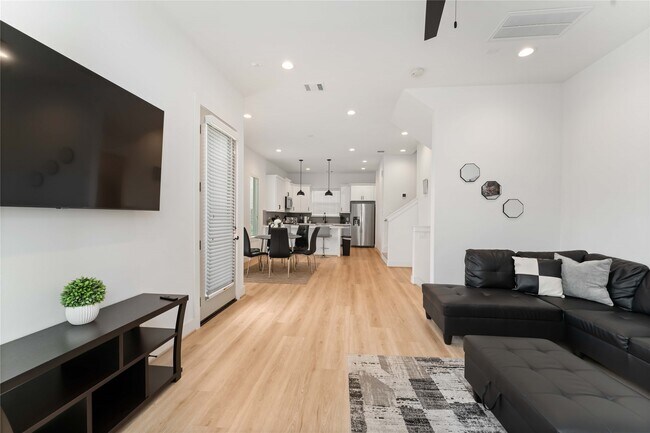 Foto del edificio - 2341 Eagle St