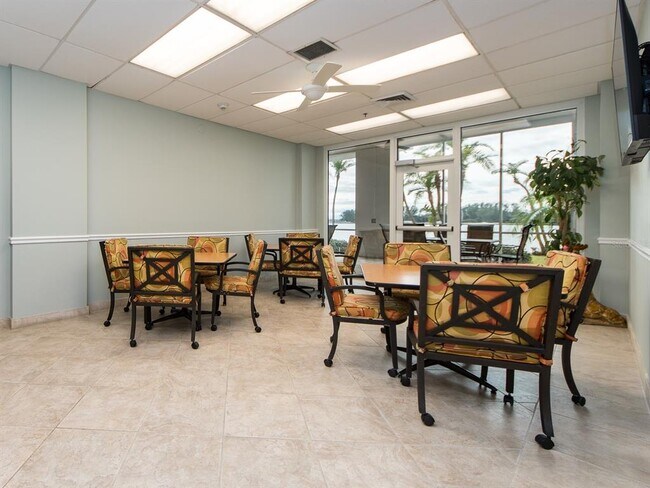 Foto del edificio - 675 S Gulfview Blvd