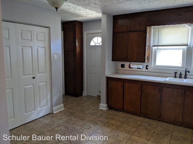 Building Photo - 2 br, 1 bath House - 1450 Plank Rd