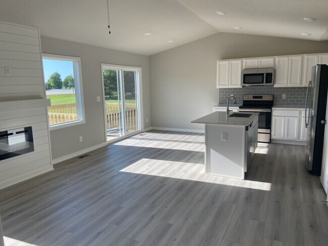 Foto del edificio - Luxury Newer Construction Home with Attach...