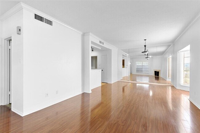 Building Photo - 7350 Kirby Dr