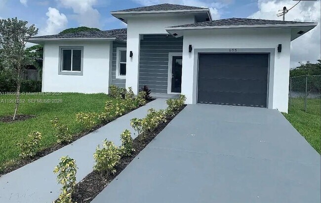 Foto del edificio - 655 NW 24th Ave