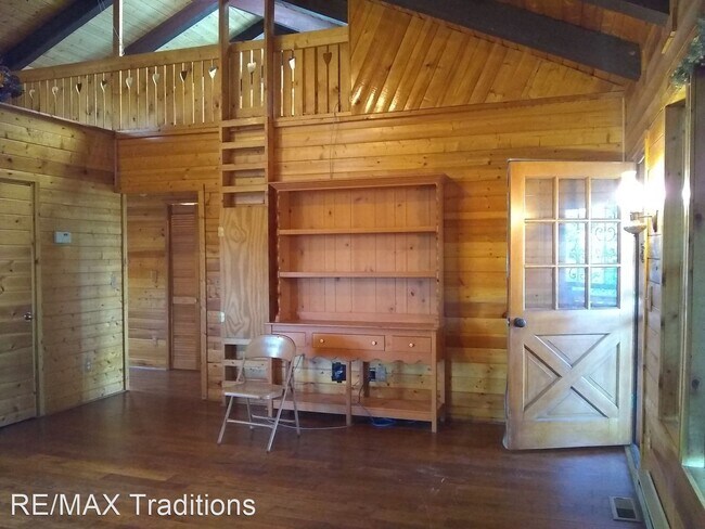 Building Photo - 2 br, 1 bath House - 1540 Falcon Ln