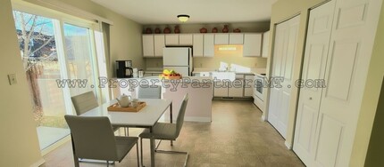 Building Photo - 305 Prairie Ave