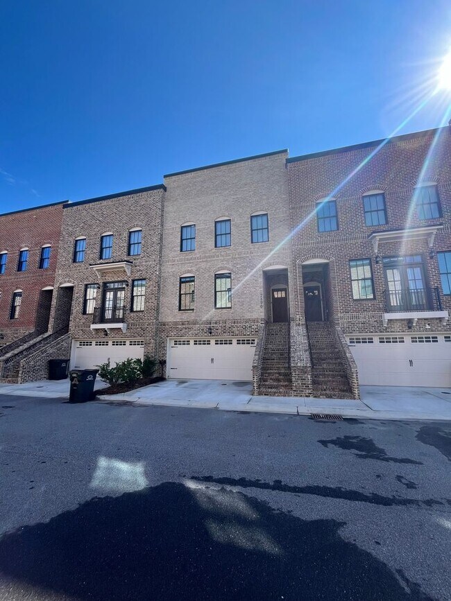 Foto del edificio - 4 Bedroom Townhome in Grayson