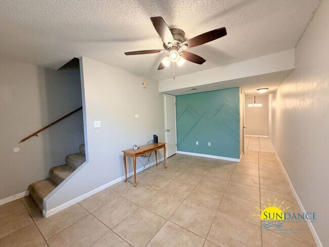 Foto del edificio - End-Unit Townhome located between Hurlburt Field and Eglin AFB w/ Fenced Yard!
