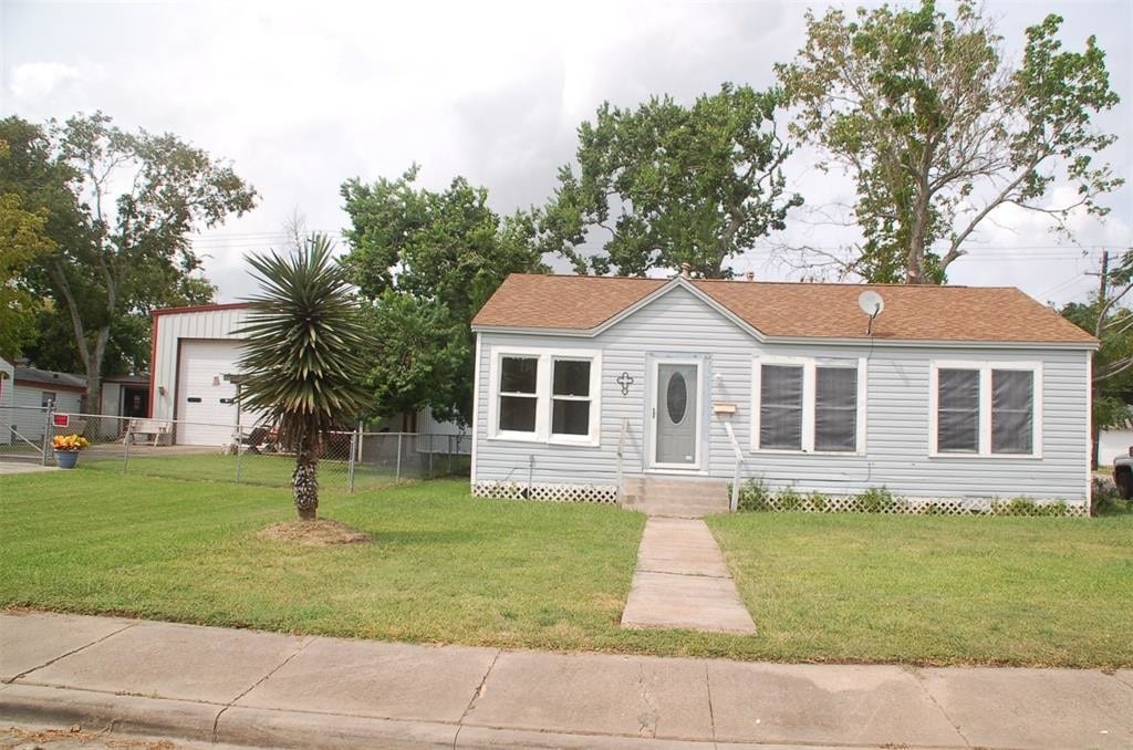 Primary Photo - 902 W 4th St