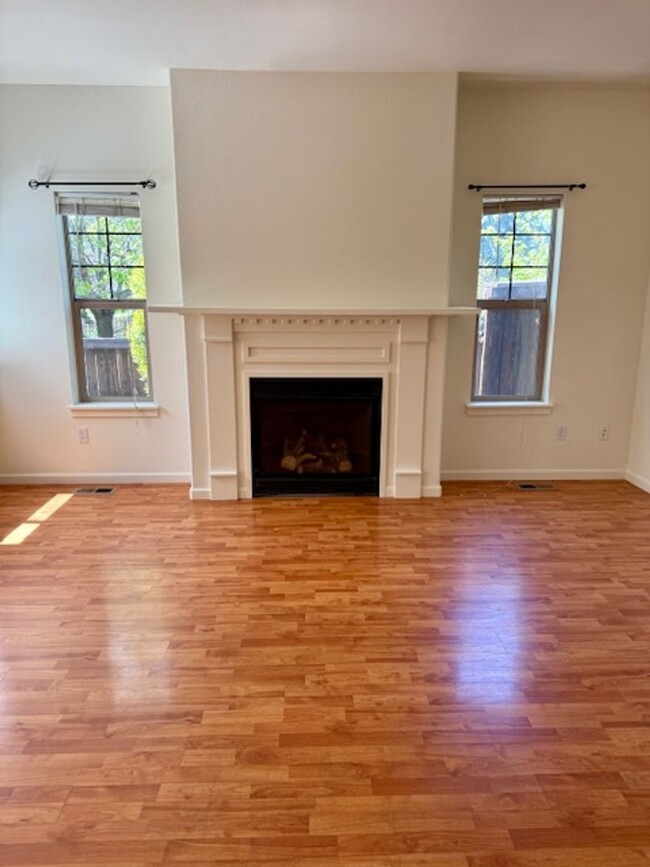Building Photo - Lovely Corner Lot 3 Bedroom home with Land...