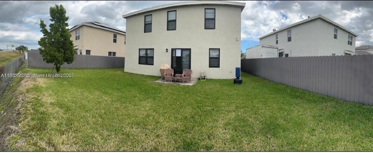 Building Photo - 27132 SW 132 Ct Rd