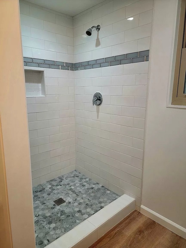 Building Photo - Single level, Cottage Style, unit at Encin...