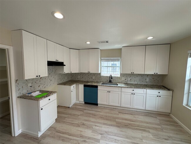 Foto del edificio - 5910 E Houston Rd