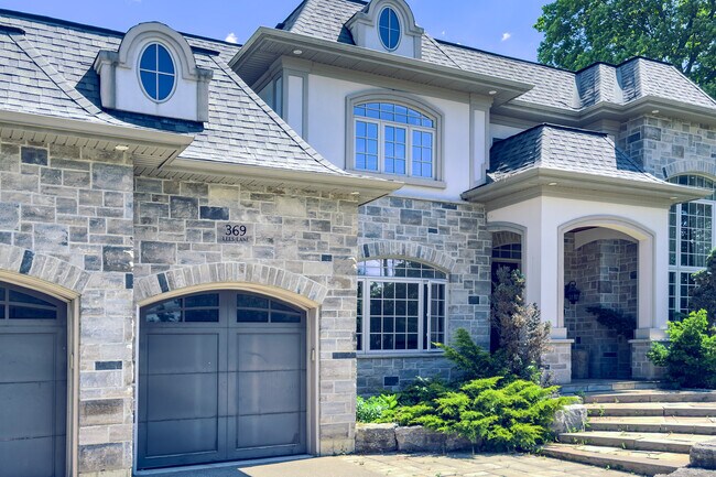 Building Photo - 369 Lees Ln