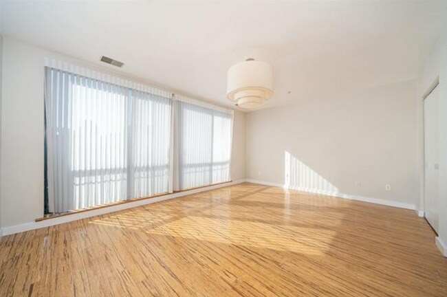 Foto del edificio - 222 Montgomery St
