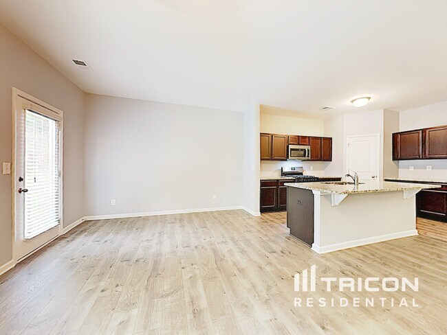 Foto del edificio - 3323 Lowland Dr