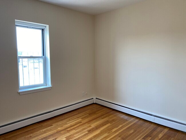 Building Photo - 176 N Beacon St