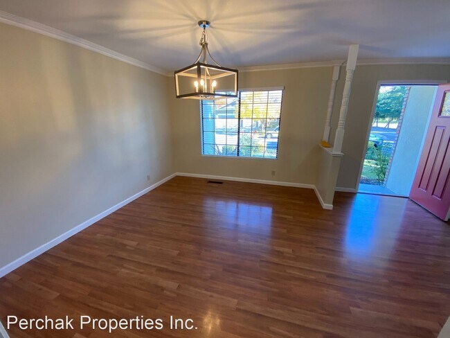Building Photo - 4 br, 2.5 bath House - 3220 Marilyn Court