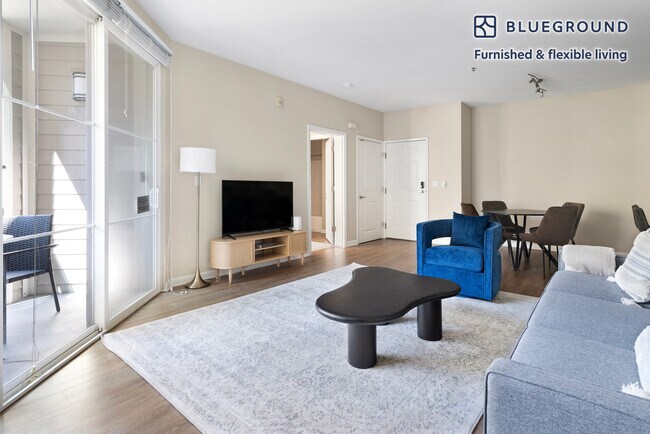Foto del edificio - 5684 Bay St