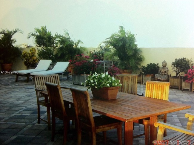 Foto del edificio - 1650 NE 115th St