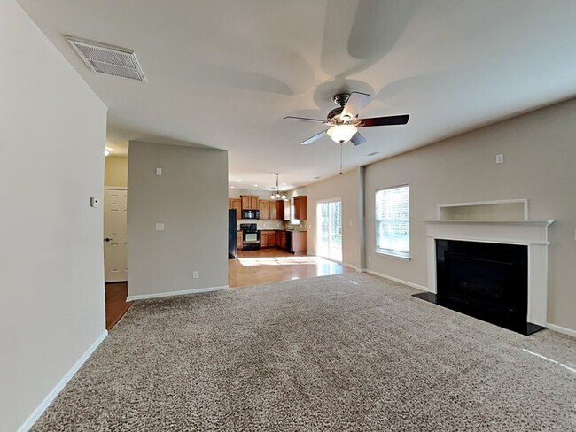 Building Photo - Beautiful 2 story home!