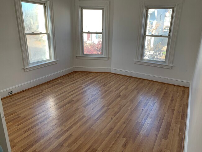 Building Photo - 363 Spruce St