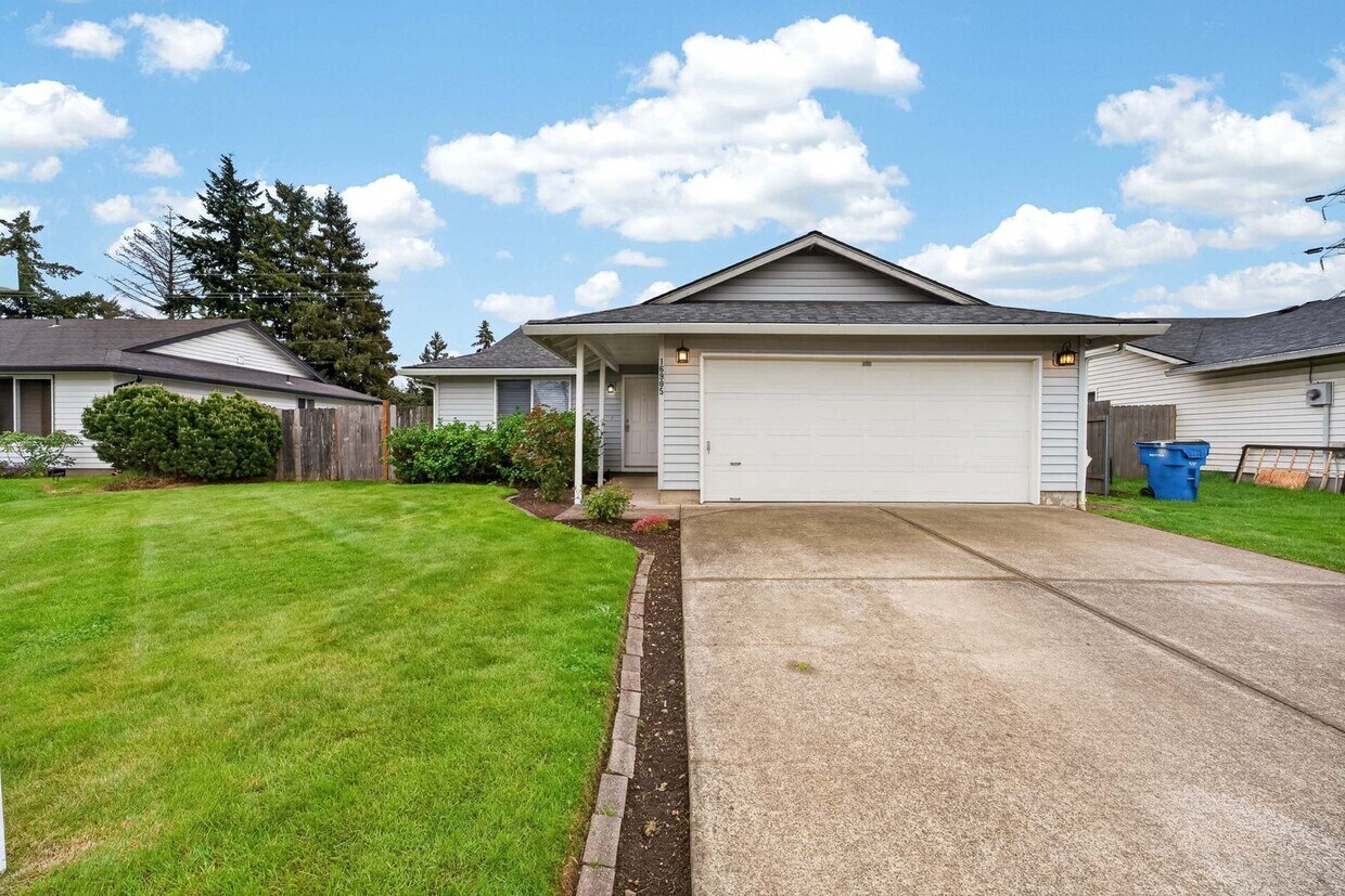 3 Bedroom 2 Bath Single Level with fenced back yard - 3 Bedroom 2 Bath Single Level with fenced back yard