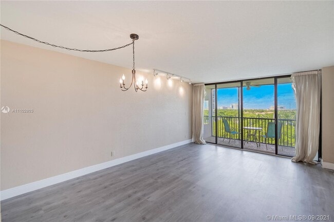 Building Photo - 3401 N Country Club Dr