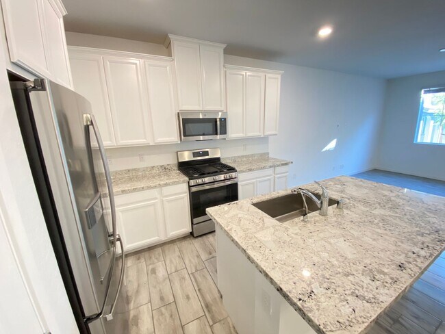 Foto del edificio - Gorgeous 2Bed/2.5Bath/2Car Townhome located in Gated Community in Henderson