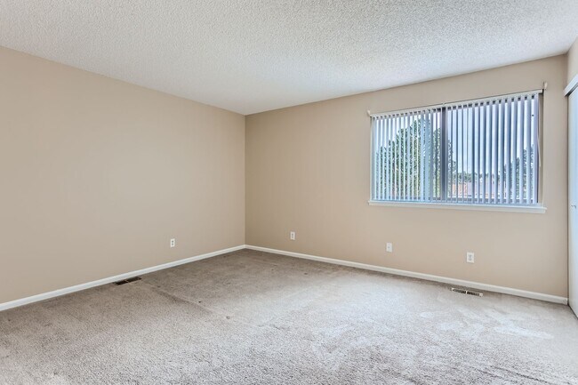 Foto del edificio - 5 bedroom Home in Cherry Creek School Dist...