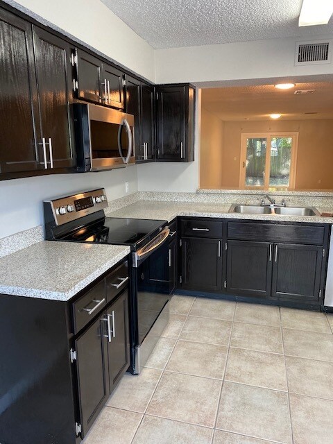 Foto del edificio - 4432 Melissa Ct W