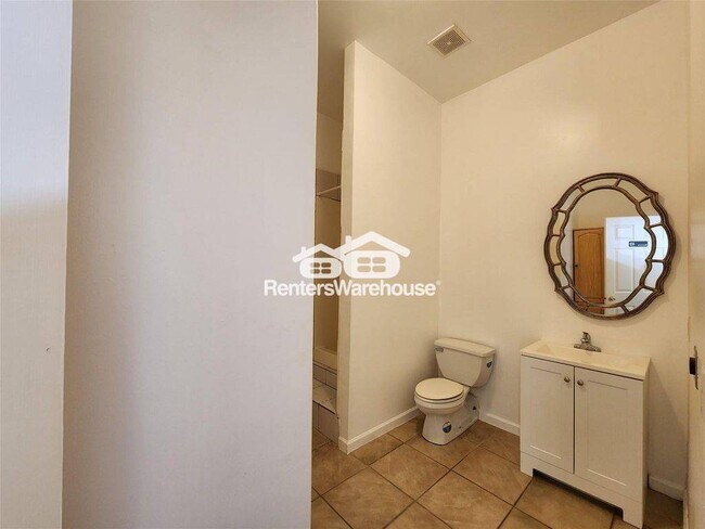 Building Photo - 5027 Creekmont Dr