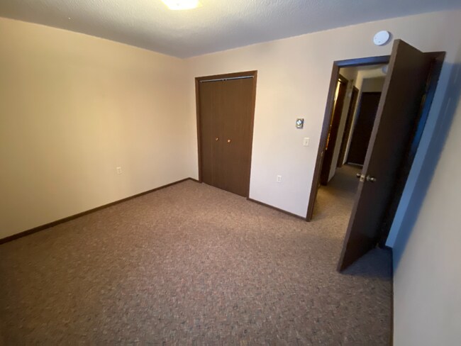 Building Photo - 550 8th St W